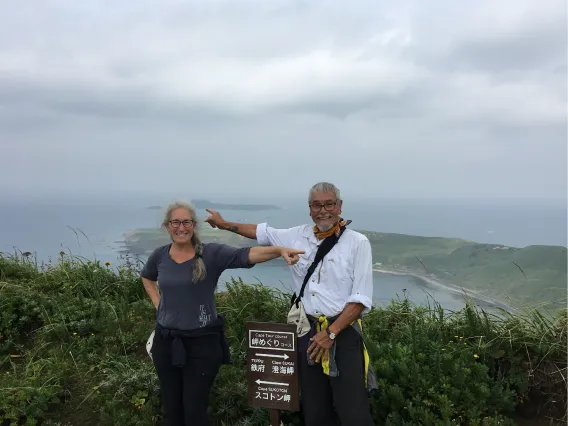 A woman and a man pointing in opposite directions